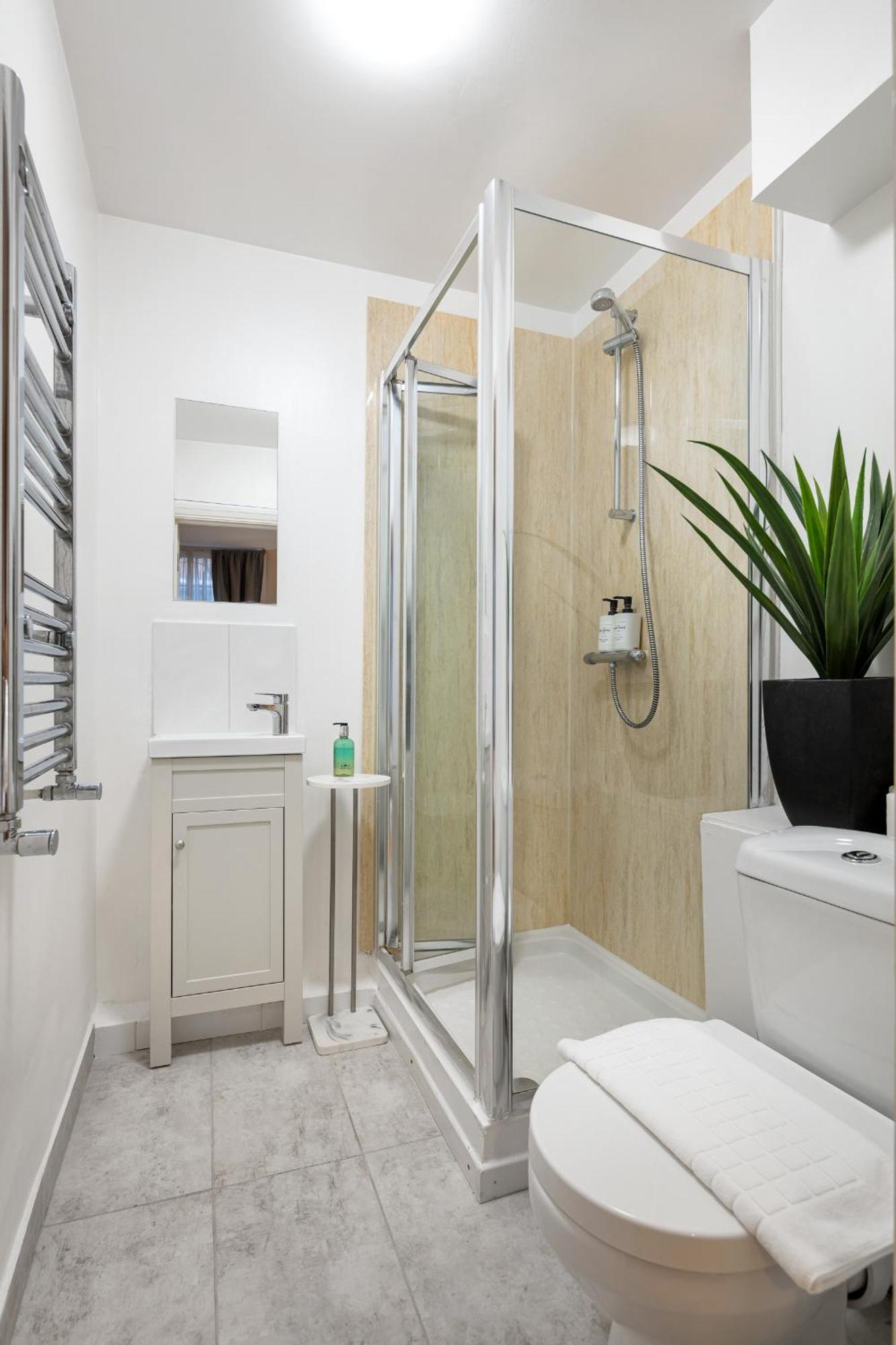 Elegant Kensington Apartment With Patio 伦敦 外观 照片