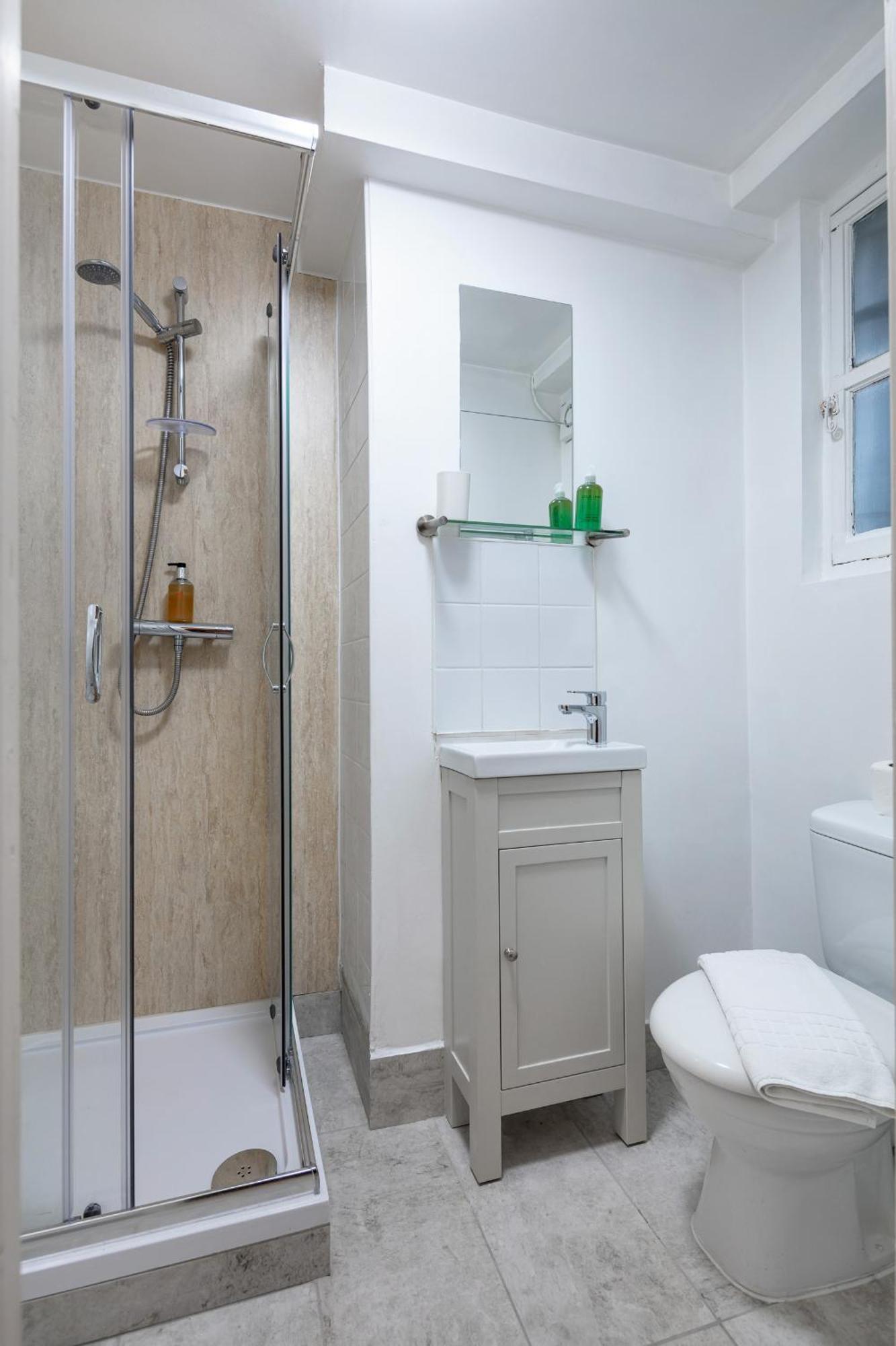 Elegant Kensington Apartment With Patio 伦敦 外观 照片