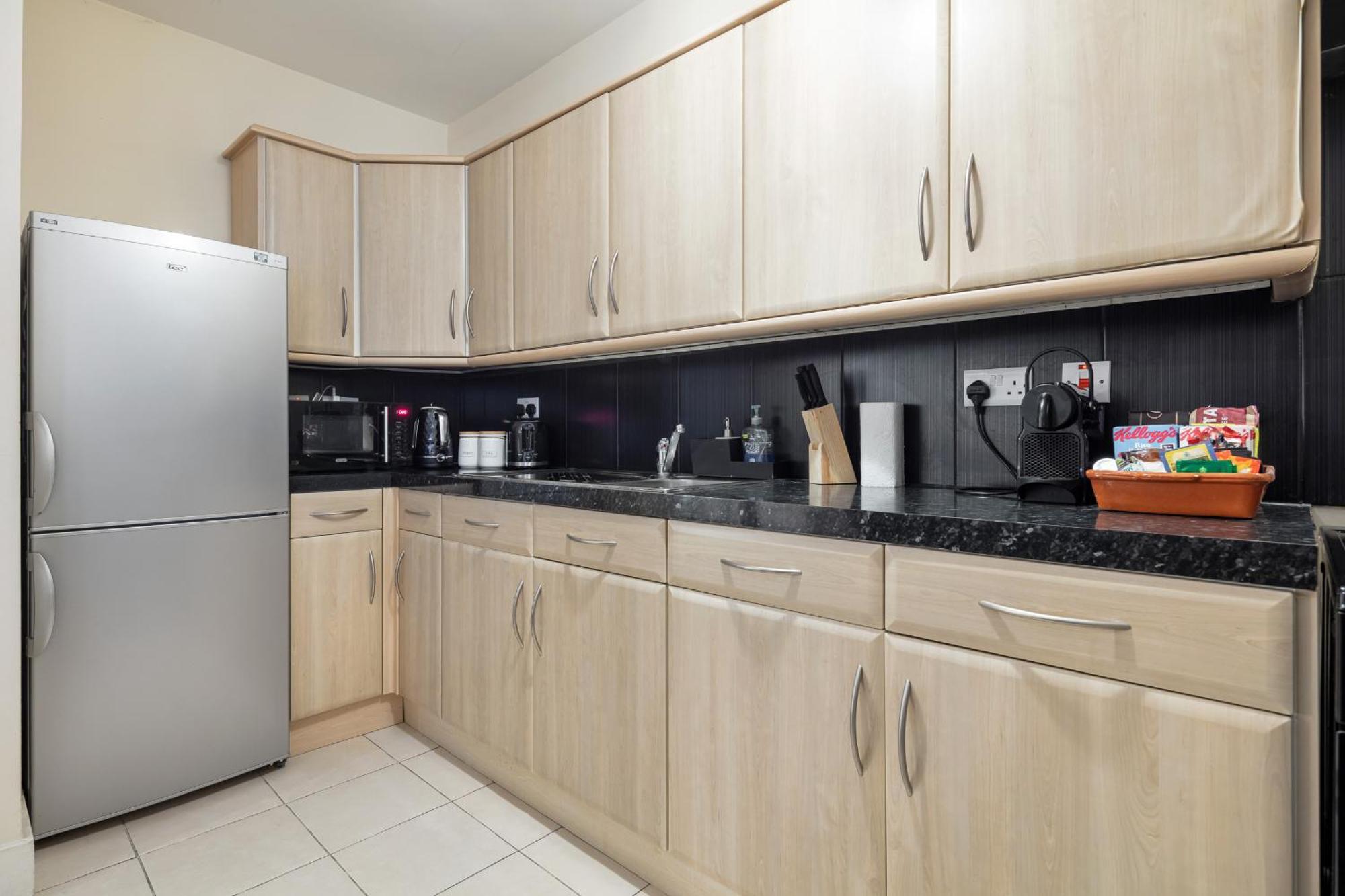 Elegant Kensington Apartment With Patio 伦敦 外观 照片
