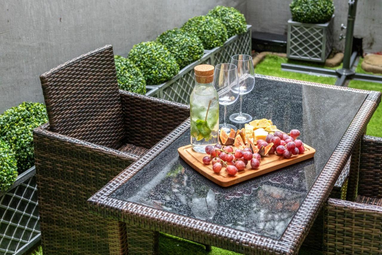 Elegant Kensington Apartment With Patio 伦敦 外观 照片