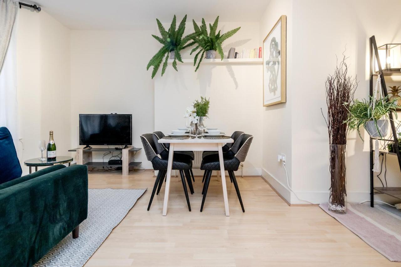 Elegant Kensington Apartment With Patio 伦敦 外观 照片