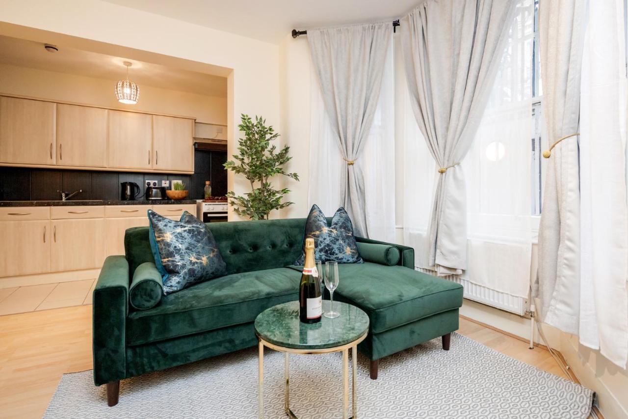 Elegant Kensington Apartment With Patio 伦敦 外观 照片